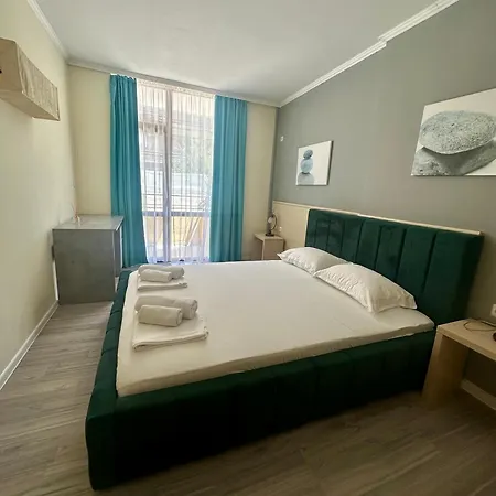 Complex Sands ساني بيتش